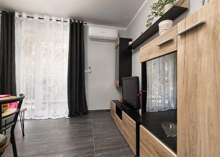 Nina, 200m From The Old Town Of *