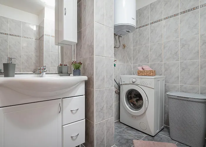 Nina, 200m From The Old Town Of Пореч