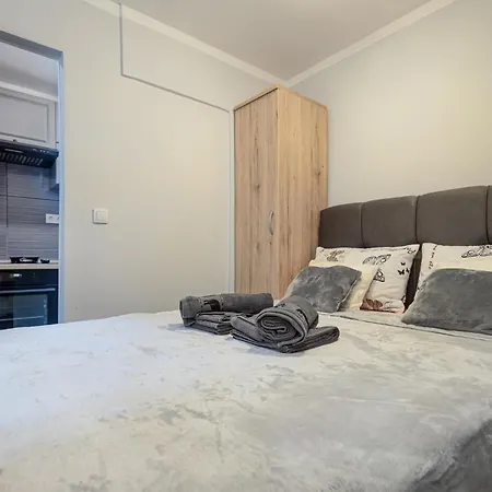 Nina, 200m From The Old Town Of Апартаменты