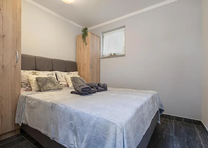 Nina, 200m From The Old Town Of